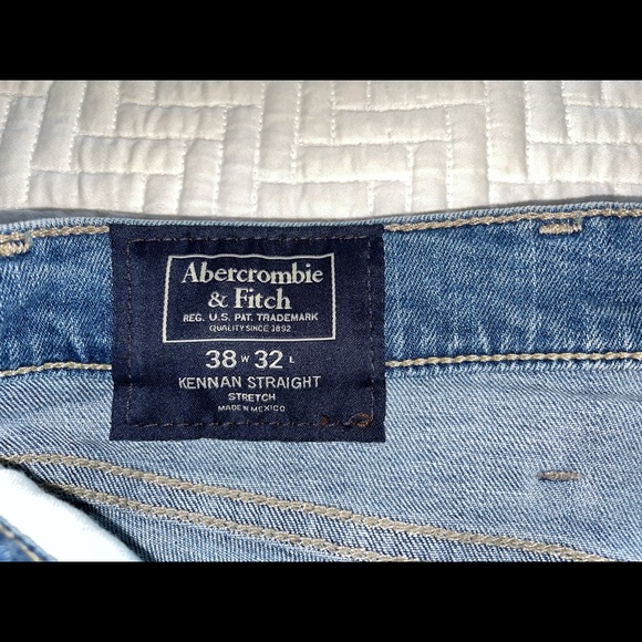 A pair of A&F blue Jeans - Picture 4 of 5